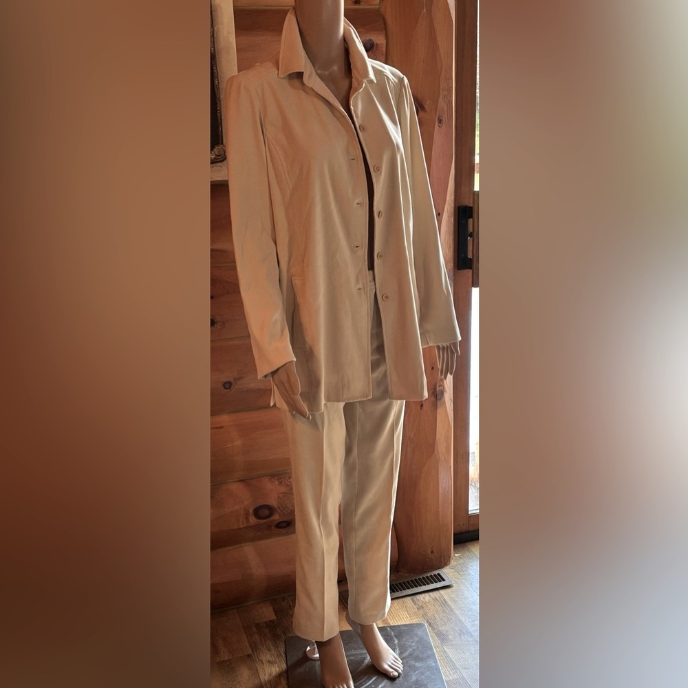 BCBG Vintage Suit‎ Set Cream Size Small